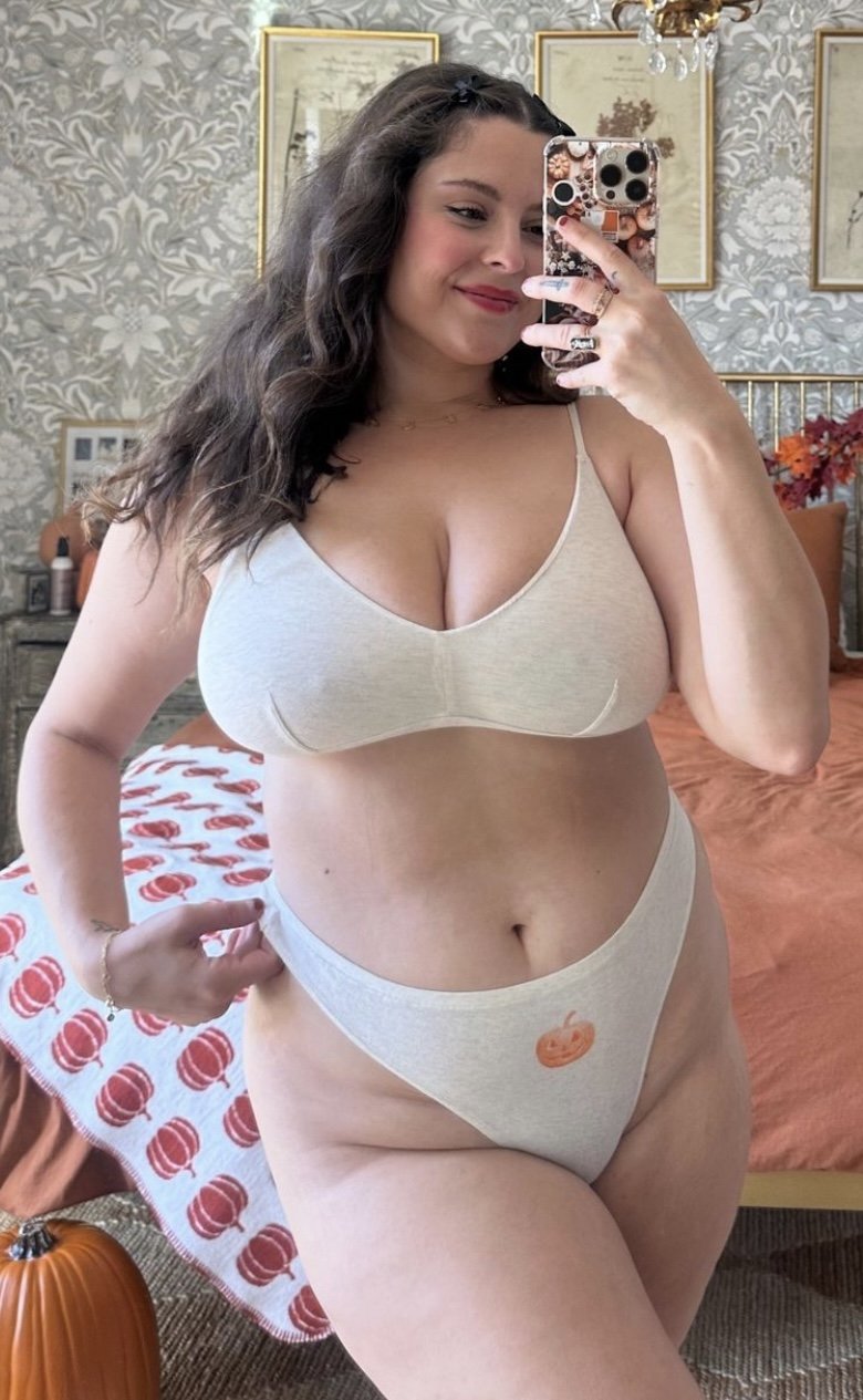 Chubby milf slut on IG #EepsGhLo