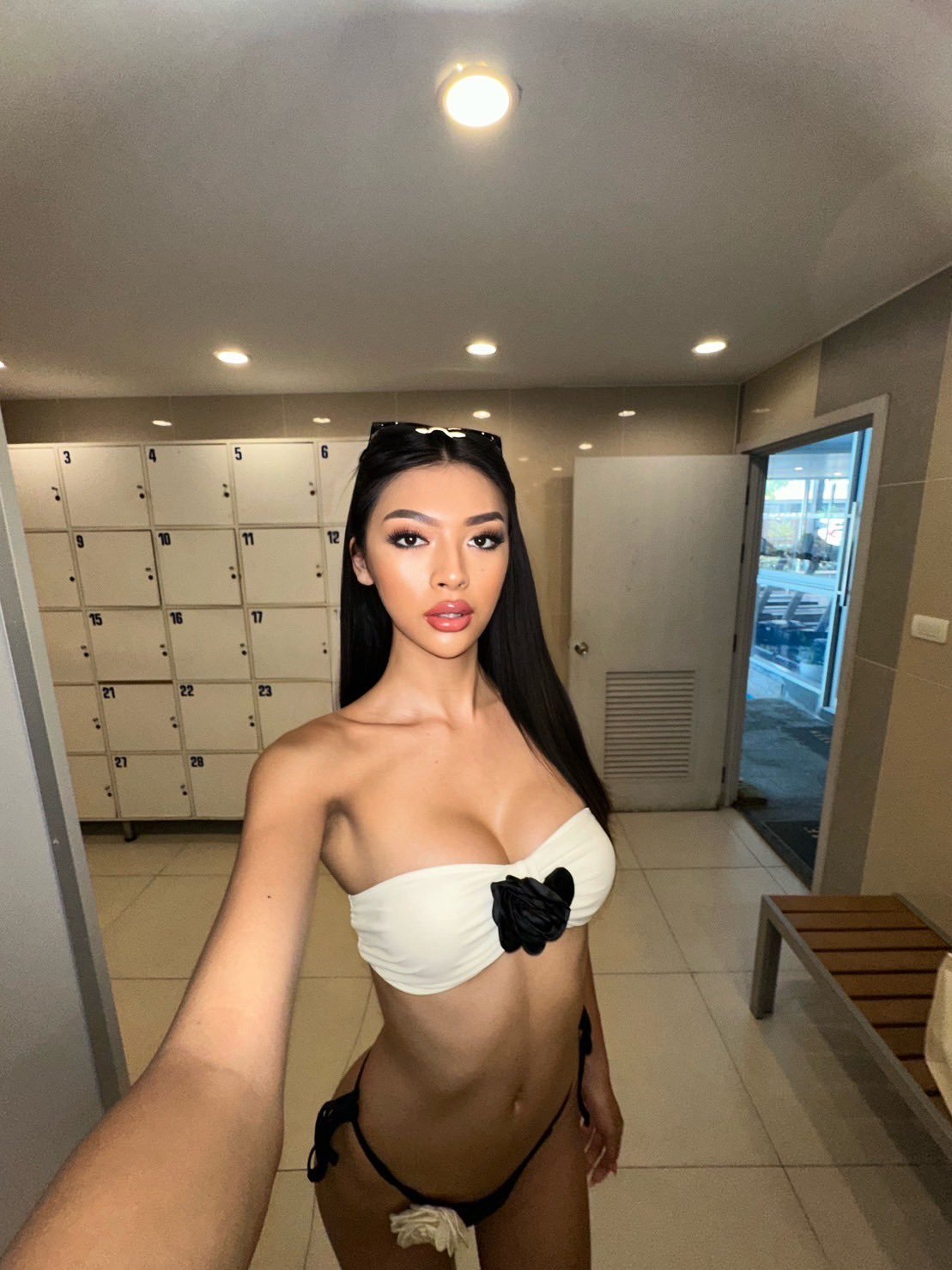 Singapore Lily - TGirl #7BNFNXSy